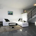 With A Fireplace 444 Casa vacanze Drinovci