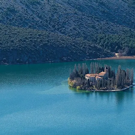 With A Fireplace 444 Drinovci