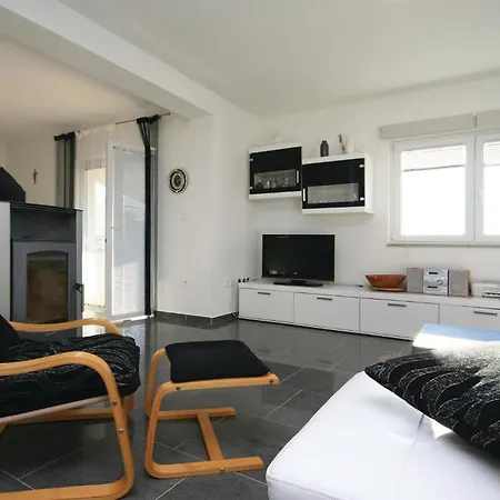 With A Fireplace 444 Drinovci