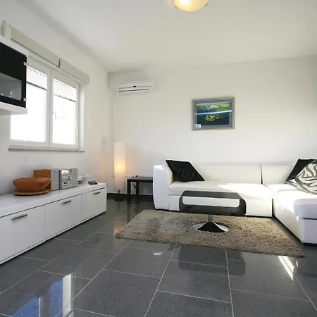 Cozy In With Kitchen * Drinovci