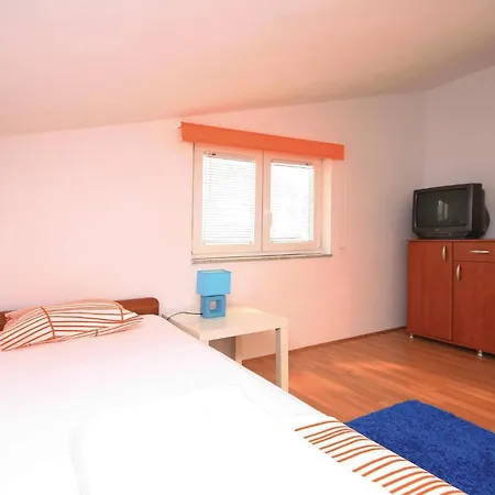 Semesterbostad With A Fireplace 444 *