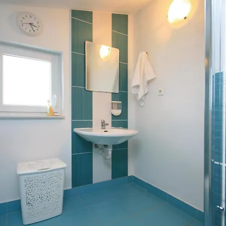 With A Fireplace 444 * Drinovci