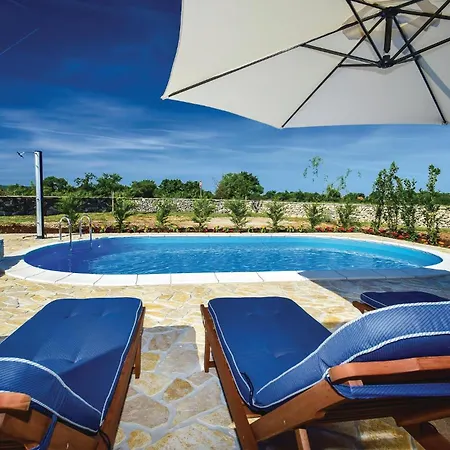 With A Fireplace 444 *