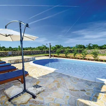 With A Fireplace 444 * Drinovci