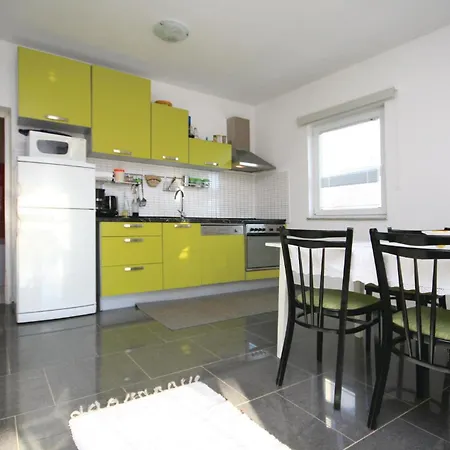 Semesterbostad With A Fireplace 444 Drinovci