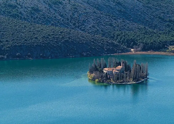 With A Fireplace 444 Drinovci