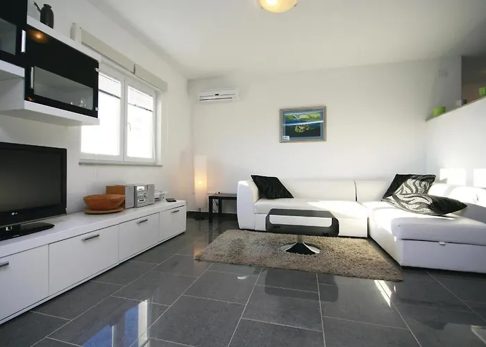 With A Fireplace 444 * Drinovci