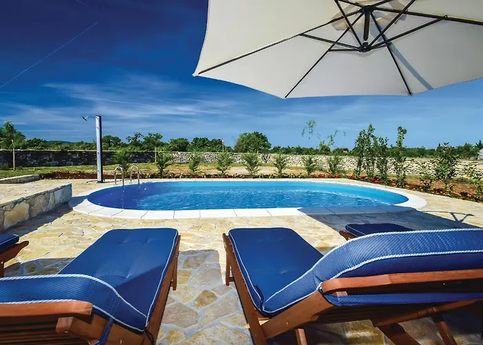 With A Fireplace 444 *