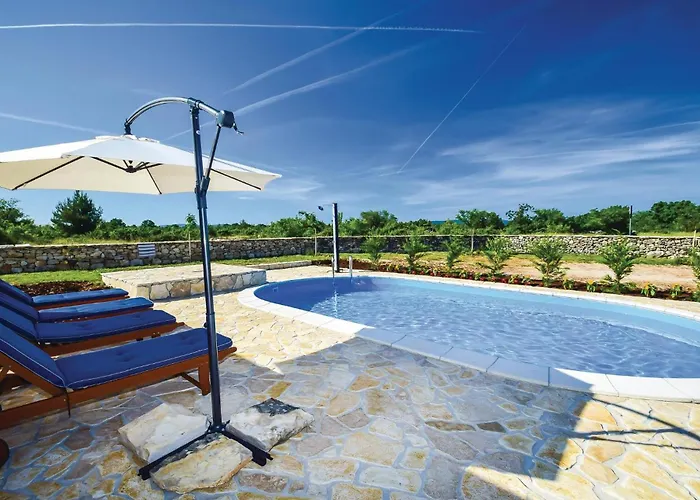 With A Fireplace 444 * Drinovci