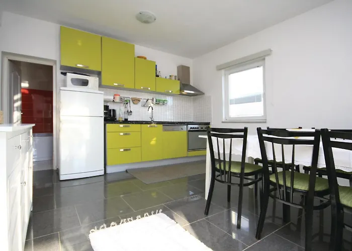 Дом отдыха With A Fireplace 444 Drinovci